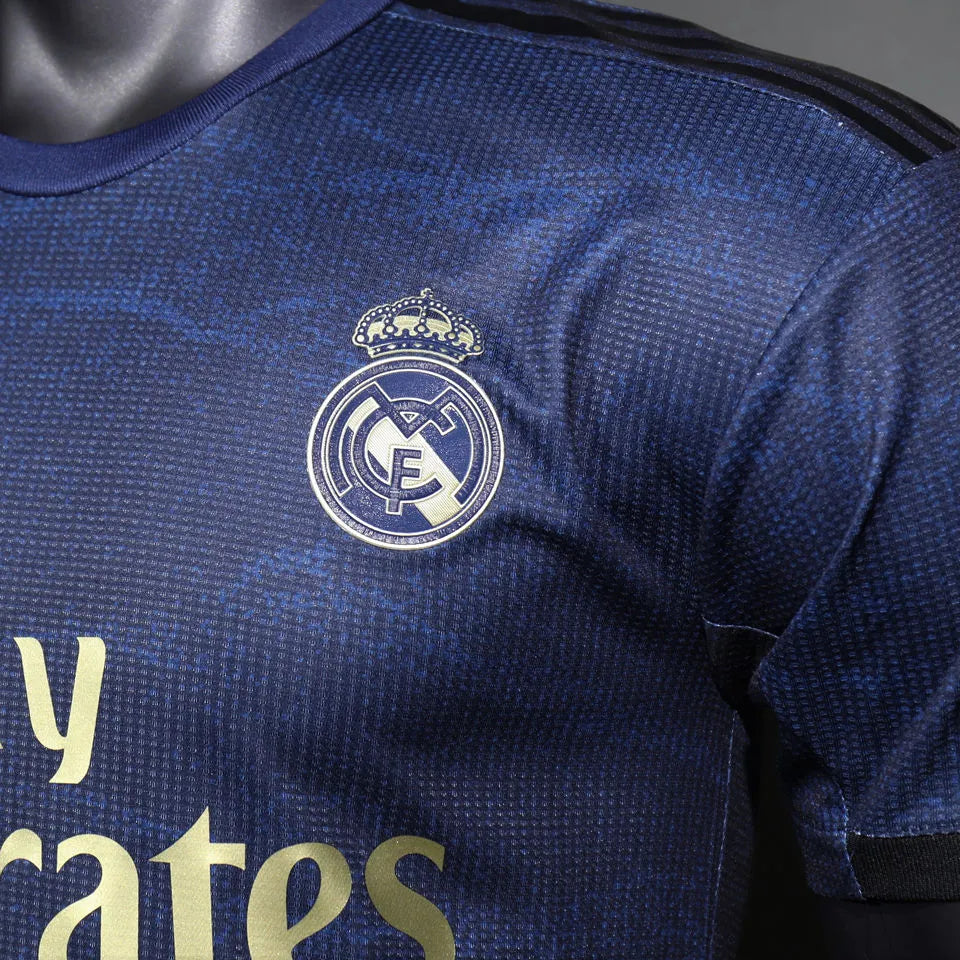 CAMISETA DE FUTBOL RETRO VERSIÓN JUGADOR REAL MADRID 2019/2020 RÉPLICA
