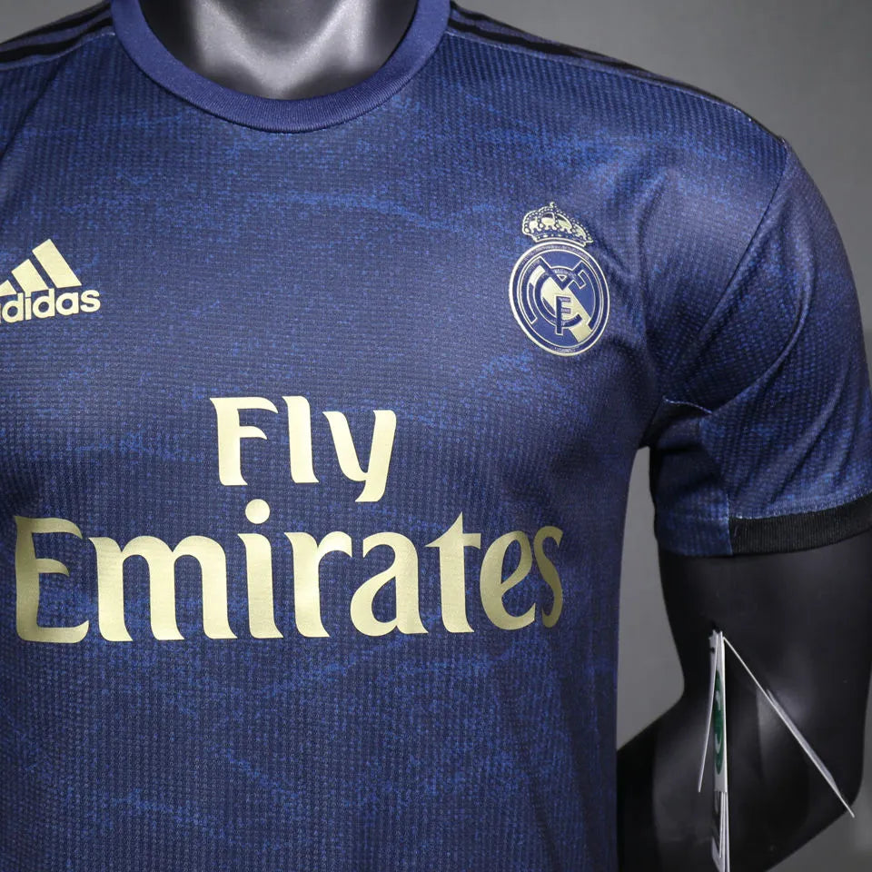 CAMISETA DE FUTBOL RETRO VERSIÓN JUGADOR REAL MADRID 2019/2020 RÉPLICA