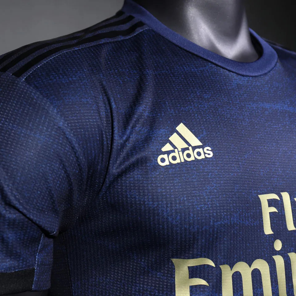 CAMISETA DE FUTBOL RETRO VERSIÓN JUGADOR REAL MADRID 2019/2020 RÉPLICA