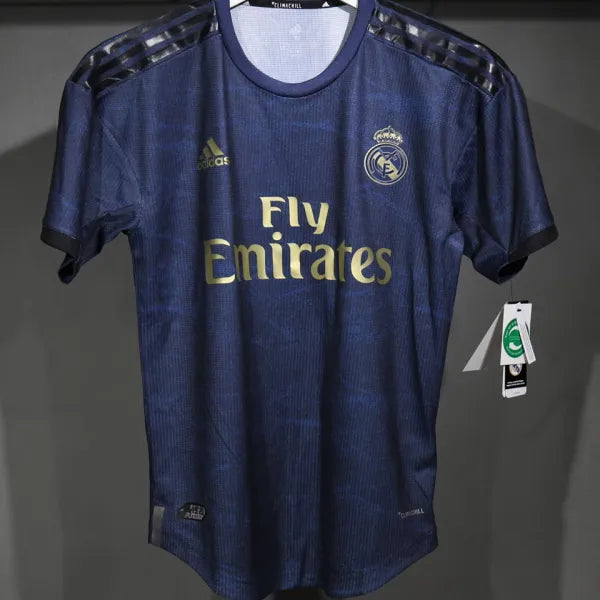 CAMISETA DE FUTBOL RETRO VERSIÓN JUGADOR REAL MADRID 2019/2020 RÉPLICA