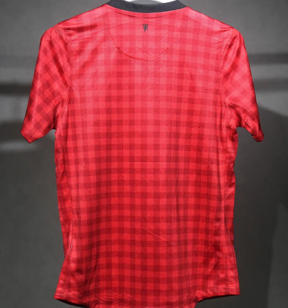 CAMISETA DE FUTBOL RETRO VERSIÓN JUGADOR MANCHESTER UNITED 2012/2013 RÉPLICA