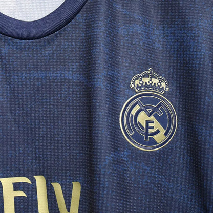 CAMISETA DE FUTBOL RETRO VERSIÓN JUGADOR REAL MADRID 2019/2020 RÉPLICA